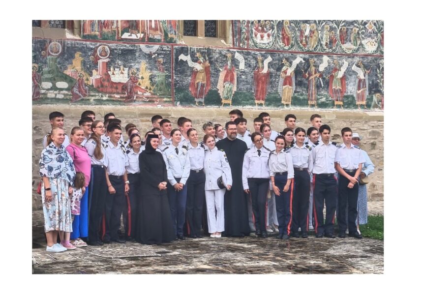 zece elevi de la colegiul militar alexandru ioan cuza din constanta recompensati cu o tabara de suflet la manastirea putna 689325427aa87