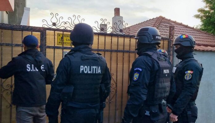24 de persoane inselate de catre un individ din constanta acesta a fost retinut 68ba7f4d1a749