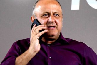 a incasat 107 000 e de la rapid dar nu se lasa fostul jucator se cearta cu sucu pentru inca 2 000 e 68be963e35706
