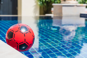 accident la o piscina din mamaia un copil de un anisor a fost salvat de echipajele saj 68bb0591cfb19
