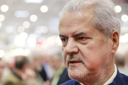 adrian nastase dupa ce vlad gheorghe a cerut retragerea beneficiilor fundatiei sale un oarecare pacalici 68bb0191592ba