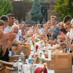 alba iulia intra in cartea recordurilor cu cea mai lunga masa din materiale reciclabile din lume peste 10 000 de participanti 68c688ba41f4b