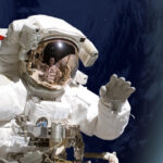 am nevoie de oxigen o femeie a pierdut mii de dolari dupa ce s a indragostit de un escroc ce s a dat drept astronaut aflat in spatiu 68b7c61214f51