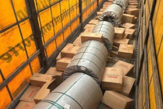 aproximativ 480 000 de tigarete in valoare de jumatate de milion de lei descoperite de politistii de frontiera constanteni ascunse intr un camion 68be93212e4c6