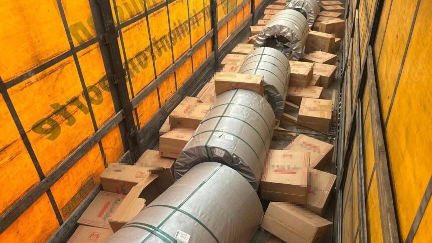 aproximativ 480 000 de tigarete in valoare de jumatate de milion de lei descoperite de politistii de frontiera constanteni ascunse intr un camion 68be93212e4c6