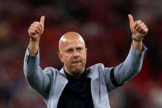 arne slot tehnicianul lui liverpool desemnat antrenorul lunii august in premier league 68c475e582624