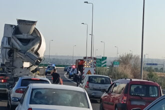 atentie soferi accident rutier pe autostrada a4 intre lazu si constanta o masina a intrat in parapet 68b5538259fec