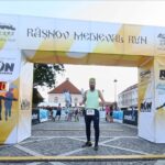 atletul de la cs medgidia ionut cristea pe podium la rasnov medieval run 68b6353e6e658