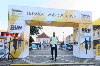 atletul de la cs medgidia ionut cristea pe podium la rasnov medieval run 68b6353e6e658
