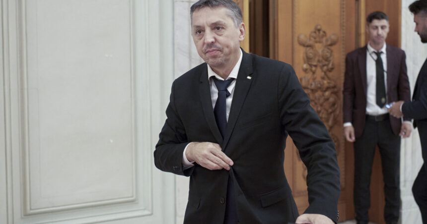 aur a depus motiune impotriva ministrului educatiei daniel david cand va fi dezbatuta si votata de senat 68c19a9ee81e9
