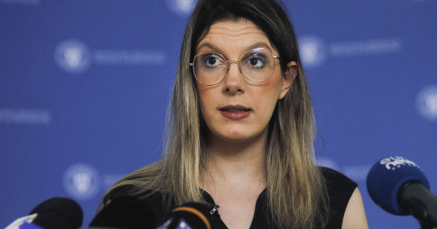 aur a depus motiune simpla impotriva ministrului mediului diana buzoianu nu cunoaste domeniul pe care il coordoneaza 68cae1b662813