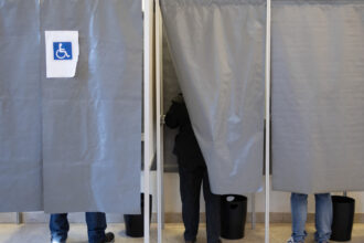 autoritatile franceze cu ochii pe finantarea candidatilor de la alegerile municipale temeri privind ingerinte straine 68c007556a207