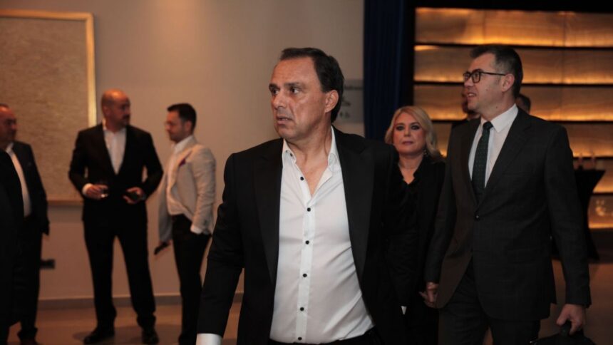 basarab panduru a dat de pamant cu fcsb dupa infrangerea cu botosani poti sa joci si la 50 de ani 68cdbe1fc69f9