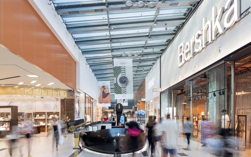 ca n filmele de comedie a fugit cu prada direct in bratele politiei hot prins langa city park mall de oamenii legii care erau la alt caz 68b8b8c6b6f4b