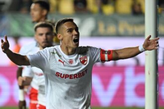 catalin cirjan palma pentru daniel pancu dupa gol si assist nu am fost compatibil ma bucur ca sunt aici 68c8f6868309f