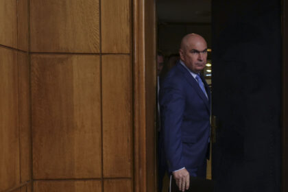 cati oameni pleaca de la cancelaria premierului anuntul lui ilie bolojan 68b6f8776903d