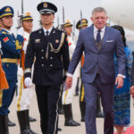 ce i a transmis lui xi jinping singurul lider din ue care a participat la parada uriasa de la beijing 68b957712bbb6