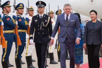 ce i a transmis lui xi jinping singurul lider din ue care a participat la parada uriasa de la beijing 68b957712bbb6
