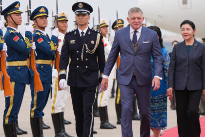 ce i a transmis lui xi jinping singurul lider din ue care a participat la parada uriasa de la beijing 68b957712bbb6