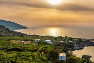 ce secrete ascunde insula nemuritorilor din grecia unde localnicii sunt mai fericiti si traiesc mai mult decat restul lumii 68ce531d245ef
