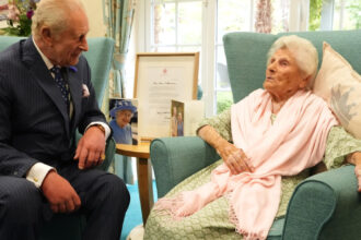 cea mai varstnica persoana din lume i a spus regelui charles ca isi aminteste cand toate fetele erau indragostite de el 68cfeaf29ddf4