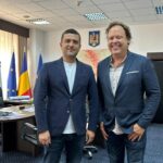 charlie ottley jurnalistul britanic care promoveaza romania in asteptarea cetateniei vizita neanuntata la ministerul economiei 68c4fd453146a