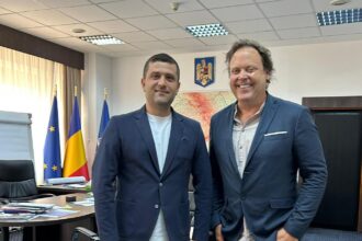 charlie ottley jurnalistul britanic care promoveaza romania in asteptarea cetateniei vizita neanuntata la ministerul economiei 68c4fd453146a