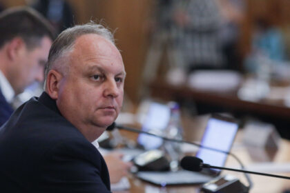 complot al unui secretar de stat din ministerul economiei si al sefului anpc pentru a elibera un post la nivel local ce a transmis dna 68cd5c3e28103