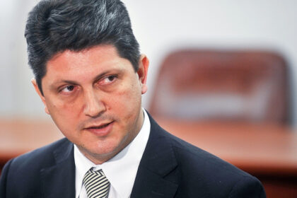 concurentul lui grindeanu avertizeaza aur vine peste noi batalia strategica pentru romania se va da intre aur si psd 68cc57d737984