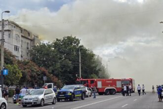 constanta autobuzele liniilor 102 si 13 circula deviat din cauza incendiului de la mansarda blocului de pe strada soveja 68c6df01ad108