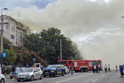 constanta autobuzele liniilor 102 si 13 circula deviat din cauza incendiului de la mansarda blocului de pe strada soveja 68c6df01ad108