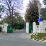 constanta un tanar care arunca de la geam cu obiecte contondente luat de acasa de autoritati m au luat cu japca mi au pus catusele sunt doua palazu si se fac chestii 68b7684c2a7a1