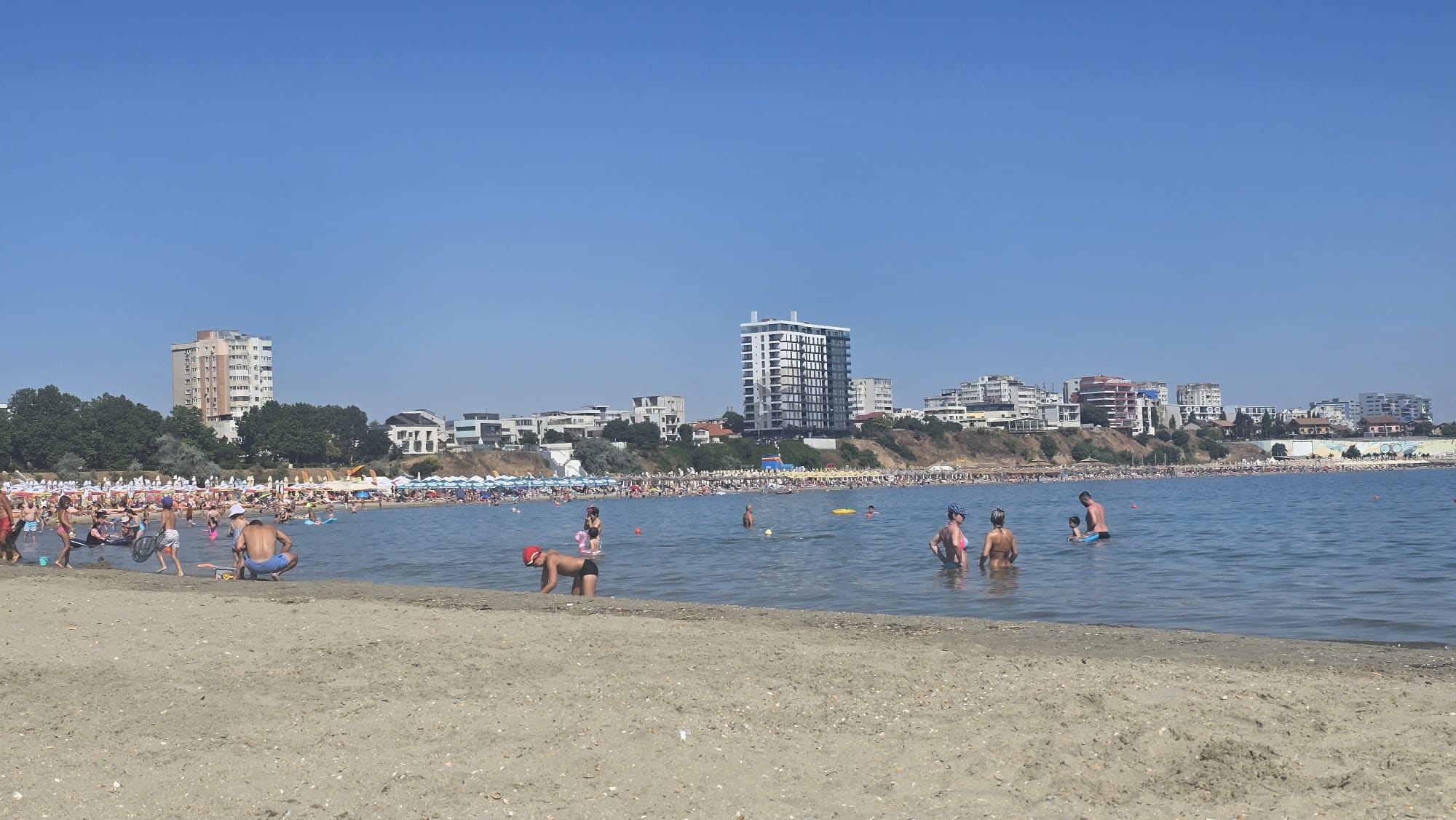 constanta un varstnic a fost la un pas de inec a fost scos din apa pe plaja vision din faleza nord 68c58307c4d16
