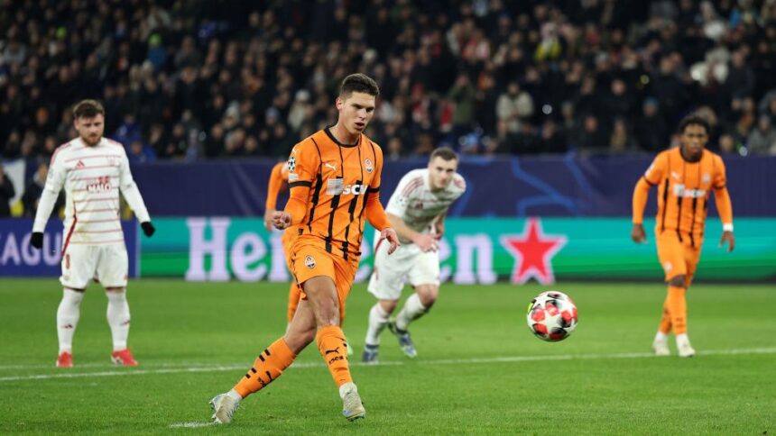 cu un ochi rade si cu altul plange sudakov s a transferat la benfica dar rusii aproape i au omorat familia 68bf3675432cc