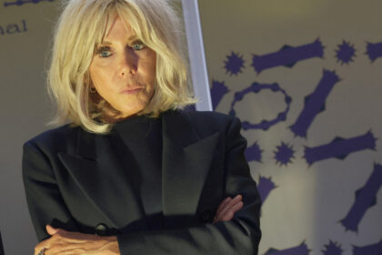de ce brigitte macron trebuie sa furnizeze dovezi ca e femeie in procesul sau de calomnie impotriva influenceritei candance owens 68ceb251742ba