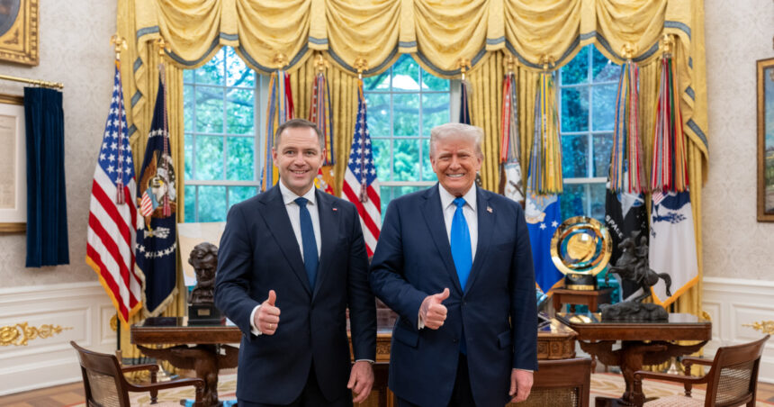 donald trump i a trimis o scrisoare misterioasa lui karol nawrocki 68ca9a785707c