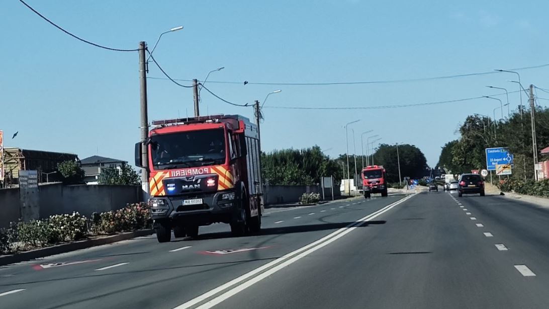 doua autoturisme s au ciocnit la iesire din constanta spre ovidiu pompierii intervin cu autospeciale de stingere 68c59b877e808
