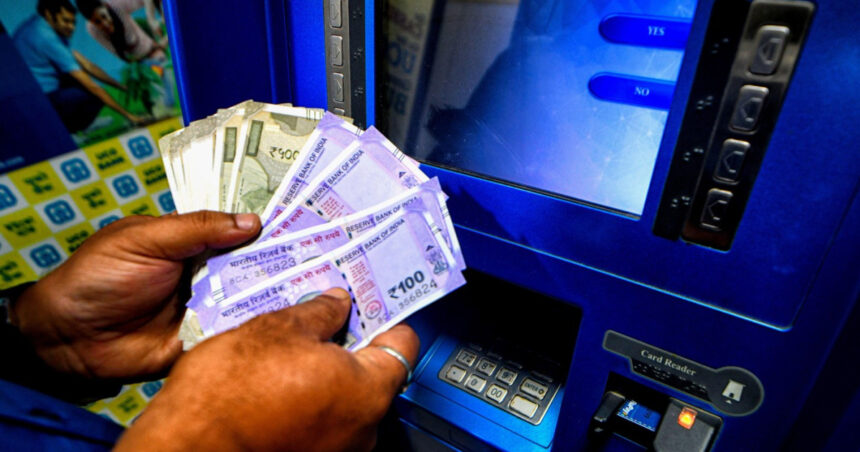 esti sub arest digital o femeie a pierdut peste o jumatate de milion de dolari intr o schema facilitata de un director de banca 68bfb2f5e4231
