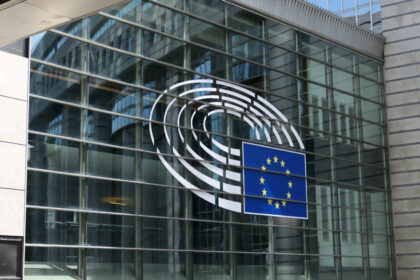 eurodeputatii vor sa modifice acordul comercial cu sua negociat de ursula von der leyen cu donald trump 68c45ac848679