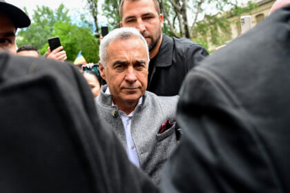 exclusiv nicusor dan calin georgescu nu a fost un calaret singuratic in jurul lui au fost romani cu multi bani 68d597d6228bd