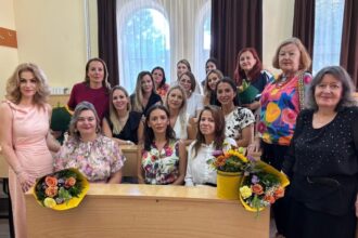 foto amintiri dupa 20 de ani absolventii colegiului national pedagogic constantin bratescu constanta promotia 2005 s au reintos in banci 68bd22ba25ca2