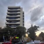 foto firma dakonis imobiliar srl continua investitia de pe bulevardul 1 mai blocul de noua etaje se construieste la doar cativa metri de primul imobil 68d9fcc373bd4