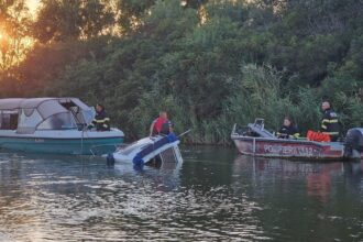 foto incident in delta dunarii pe bratul sulina cateva secunde au facut diferenta dintre salvare si scufundare 68bbdba4dafb6