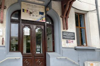 foto primarul chitac despre lucrarile de reabilitare de la colegiul mihail eminescu in circa doua saptamani elevii sunt asteptati in salile de clasa 68caec59dd912