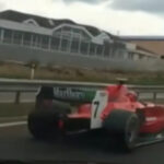 foto soferul fantoma al unei masini tip formula 1 identificat in sfarsit de politistii cehi bolidul alerga pe autostrazi din 2019 68be9edd854e8