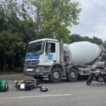 foto un moped s a lovit o betoniera accident la intersectia bulevardelor tomis cu aurel vlaicu zona vaporas 68ca8d4735e3e