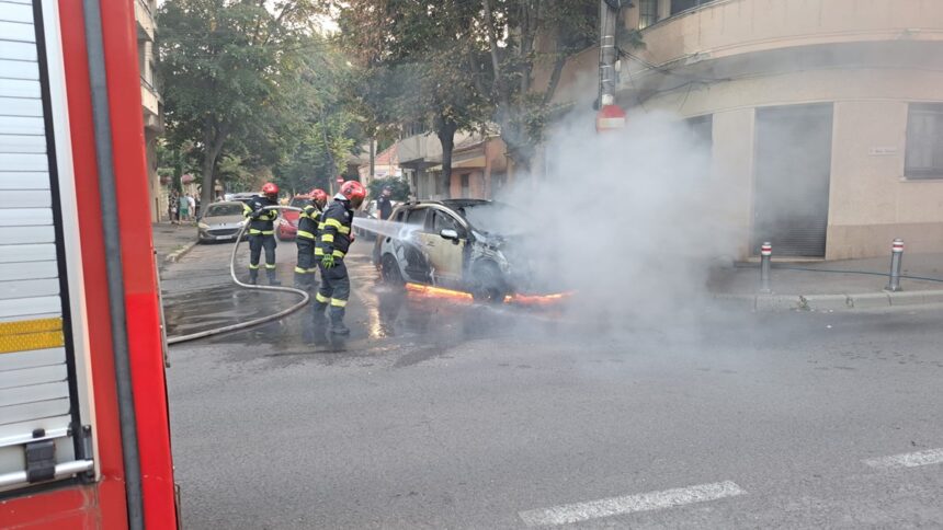 foto video arde o masina in constanta strada ilarie voronca blocata 68c0558f7edf1