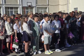 foto video clopotelul a sunat din nou la colegiul national pedagogic constantin bratescu a inceput noul an scolar 2025 2026 68be8243f2392