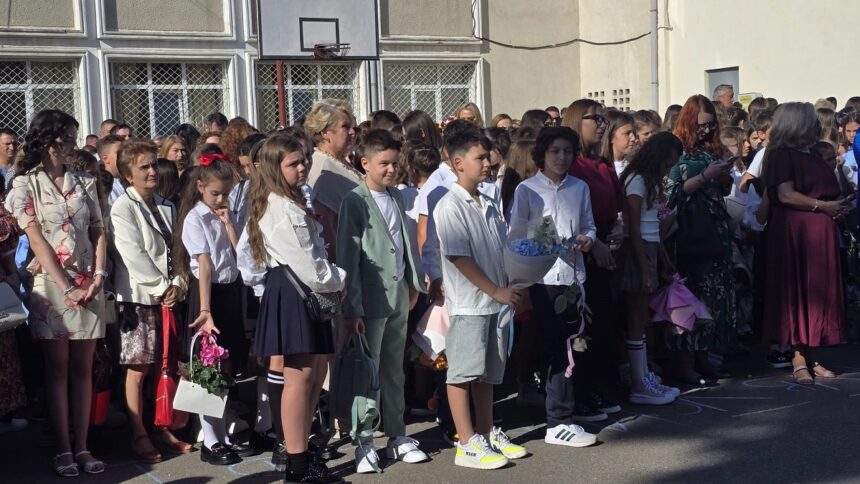 foto video clopotelul a sunat din nou la colegiul national pedagogic constantin bratescu a inceput noul an scolar 2025 2026 68be8243f2392