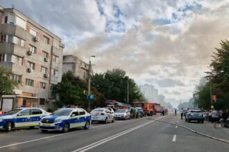 foto video incendiu la o mansarda de pe strada soveja din constanta aproape 60 de persoane au iesit din bloc un barbat a fost ranit 68c6d5252fb68